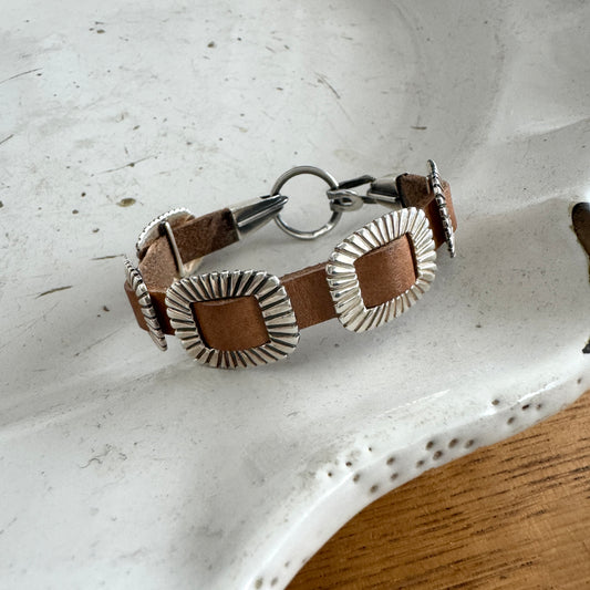 【By Order】Leather Concho Blacelet