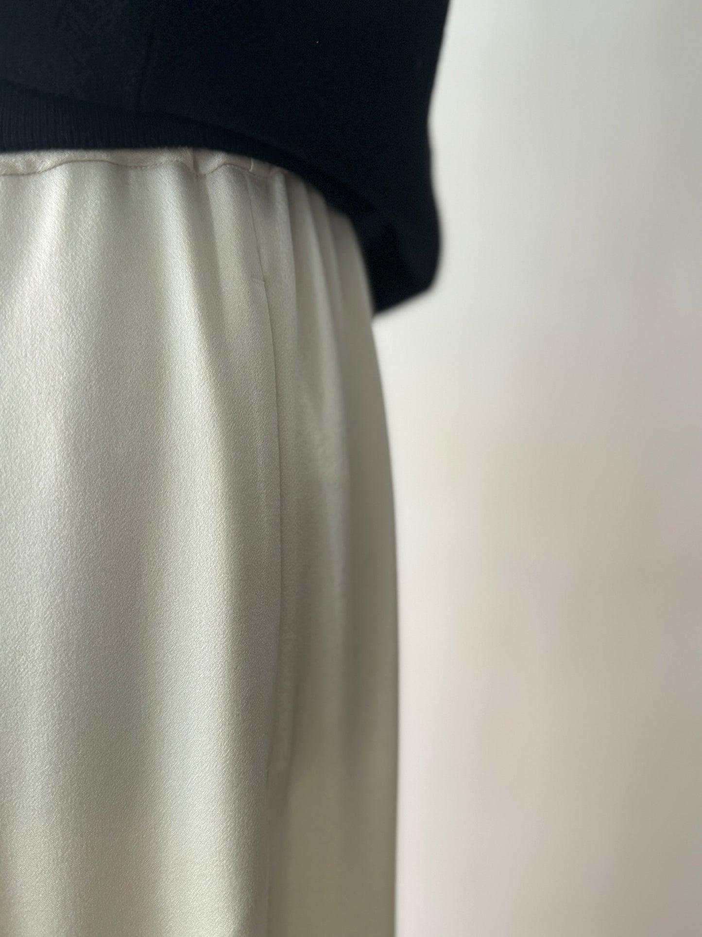 【Limited Stock】 Silky Satin Georgette Tuck Pants